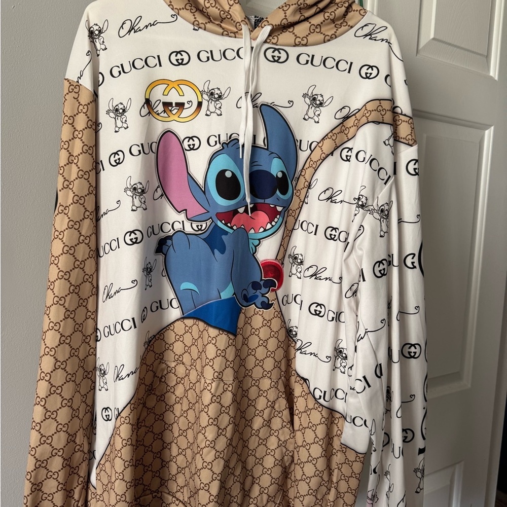 Like new. 2x but I wear an XL and it fits (roomy). Smoke/pet free home.